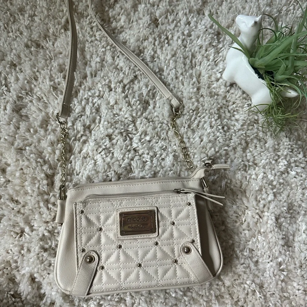Brand new crossbody Nicole by Nicole Miller soft beige cream fall clutch…